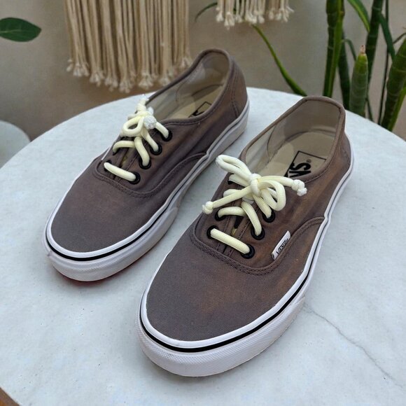 Vans Shoes - Vans Women's Size 6.5 Lace Up Canvas Sneakers Gray
